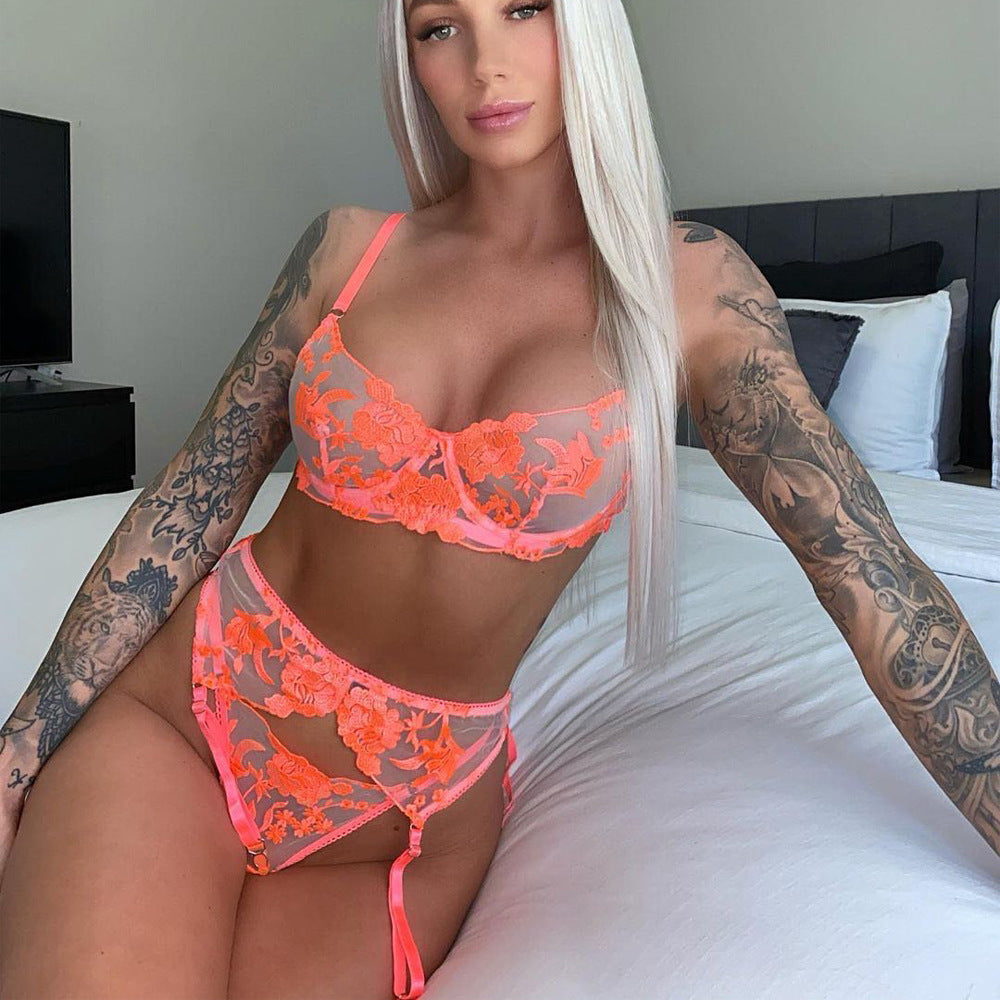 Sexy Three-Piece Set Embroidered Floral Stitching Heavy Craft Garter Underwear with Steel Ring